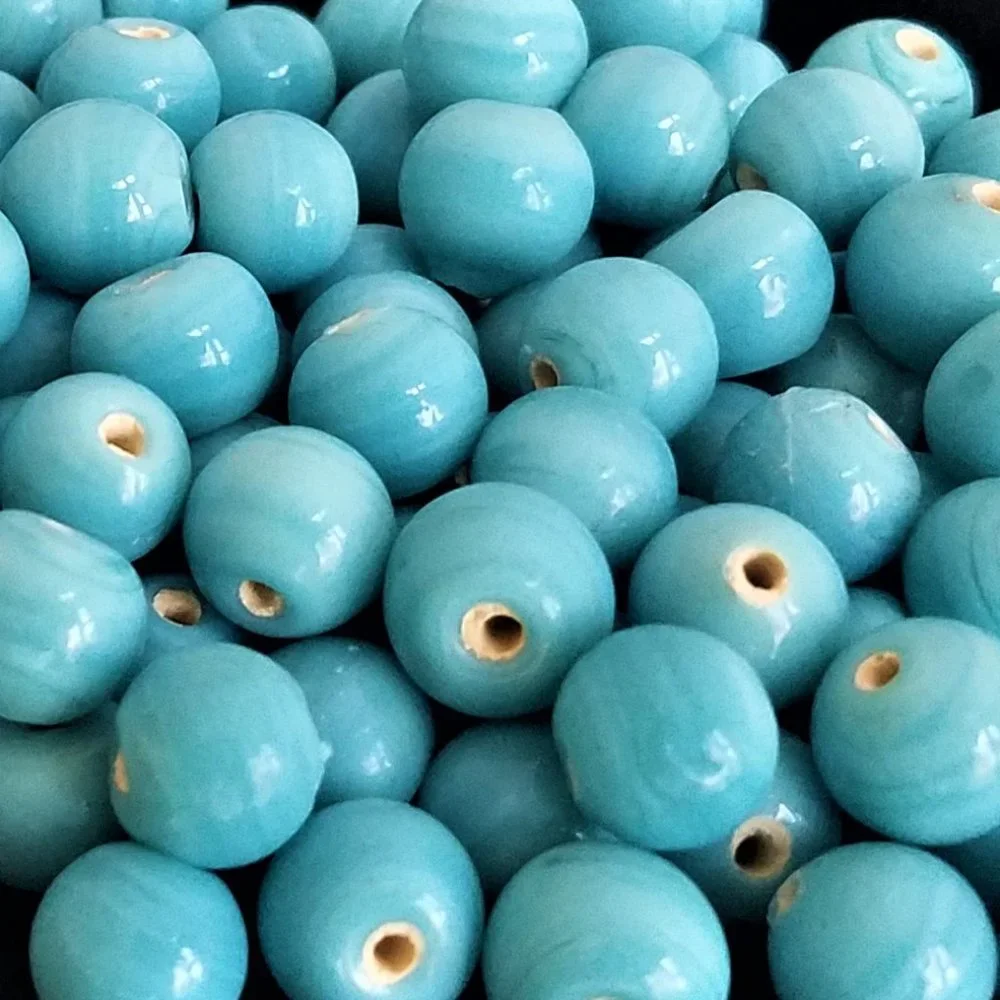 550+ BEADS Crow Pony multi colored blue creamy beige